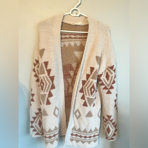 Cozy Aztec Print Sweater - Picture 4 of 5